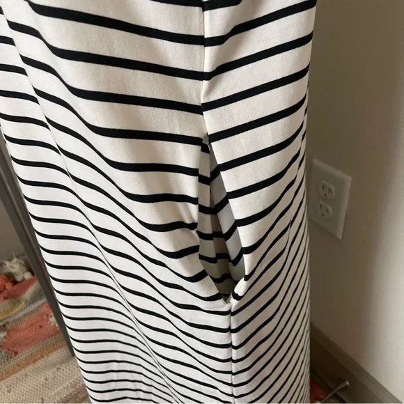 Midi Length Black and White Striped Tunic with pockets - Picture 6 of 10